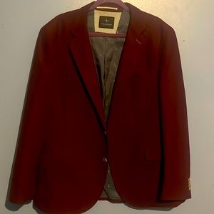 Handsome burgundy new/never worn burgundy men’s blazer. Size 46L